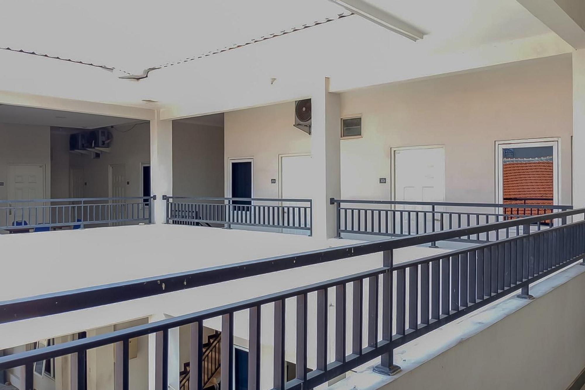 Waringin Guest House Tegal Mitra Reddoorz Bagian luar foto