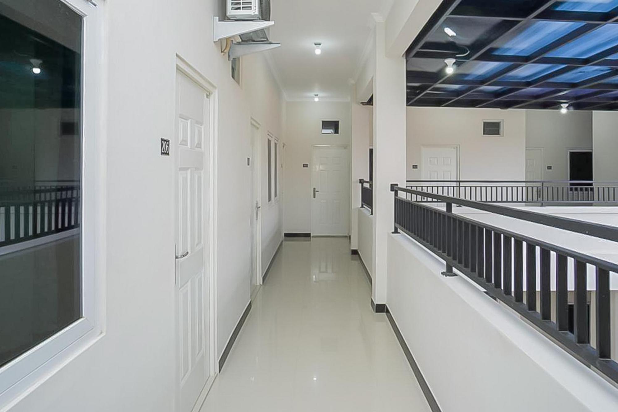 Waringin Guest House Tegal Mitra Reddoorz Bagian luar foto