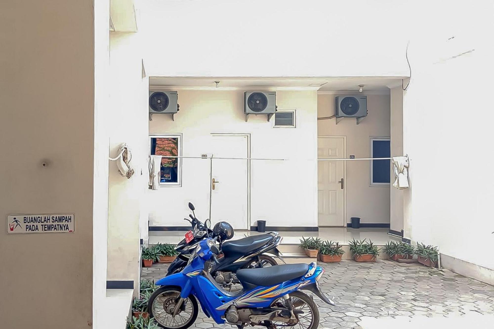 Waringin Guest House Tegal Mitra Reddoorz Bagian luar foto