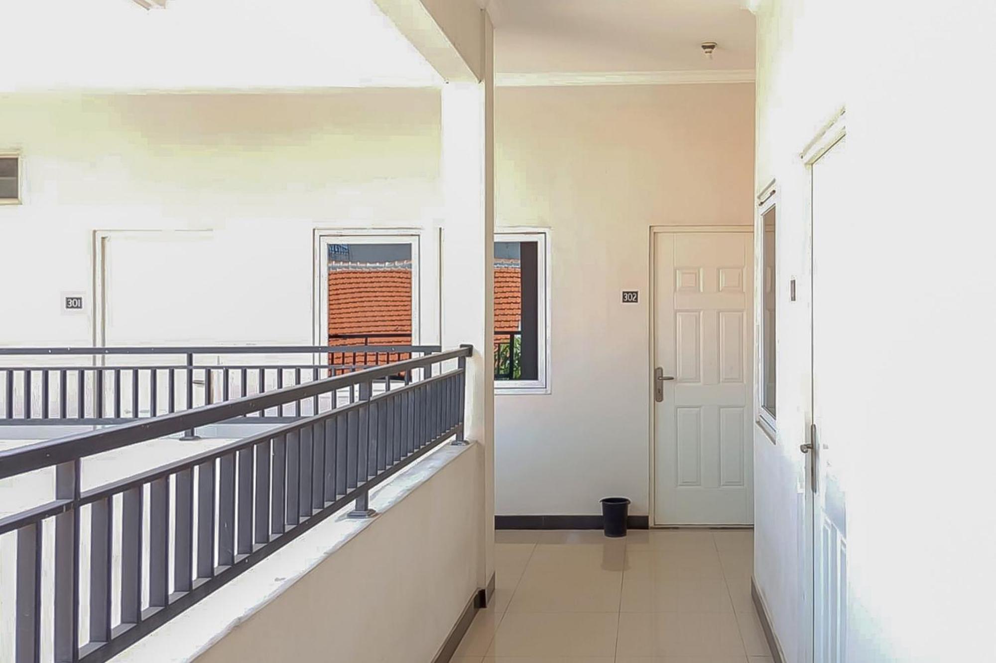 Waringin Guest House Tegal Mitra Reddoorz Bagian luar foto