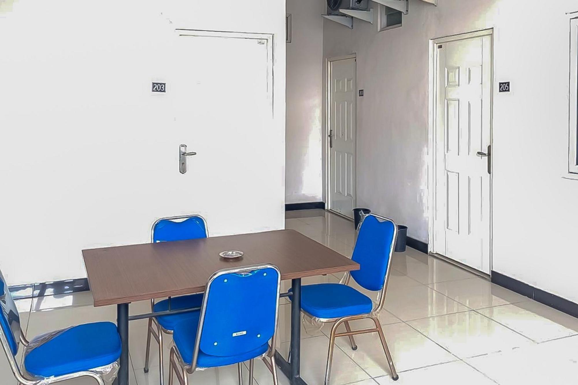 Waringin Guest House Tegal Mitra Reddoorz Bagian luar foto
